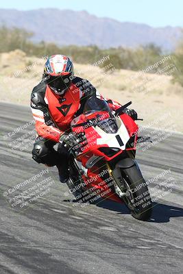 media/Dec-04-2025-Racers Edge (Thu) [[5ebc9f124d]]/3-B Group/3-Session 2 (Turn 7 Inside)/